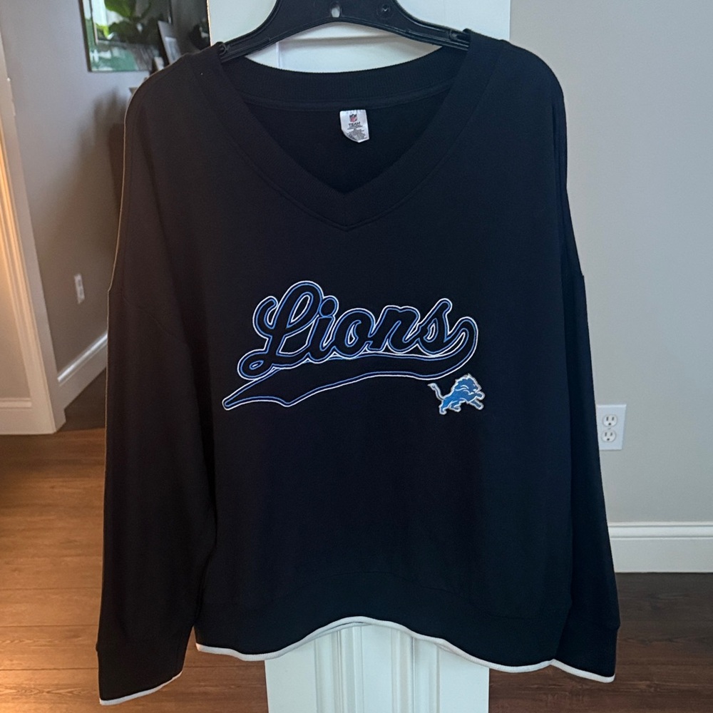 Detroit Lions NFL Team Apparel Black V Neck Sweatshirt Ladies XL